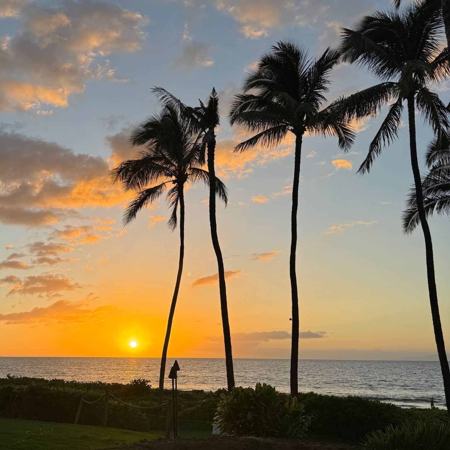 Hawaii at sunset_featured image